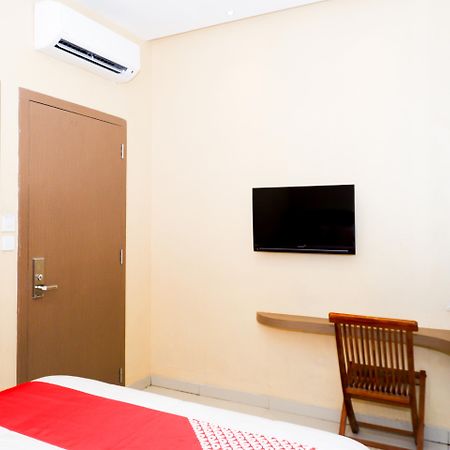Oyo 379 Grand Mundu Hotell Semarang Exteriör bild