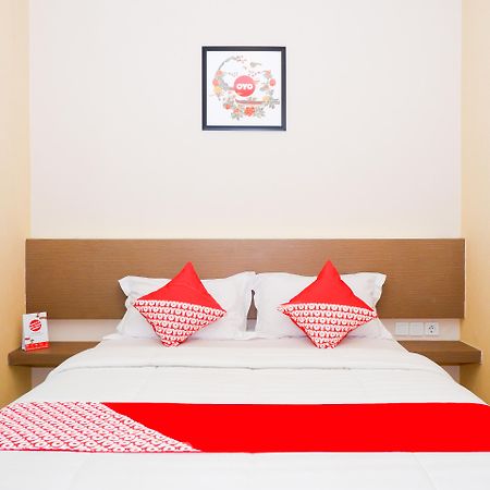 Oyo 379 Grand Mundu Hotell Semarang Exteriör bild