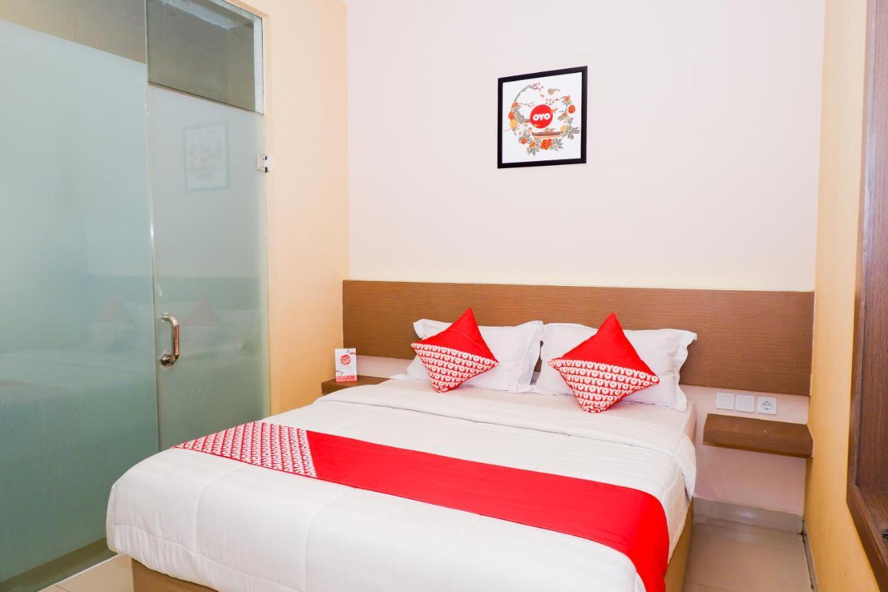 Oyo 379 Grand Mundu Hotell Semarang Exteriör bild
