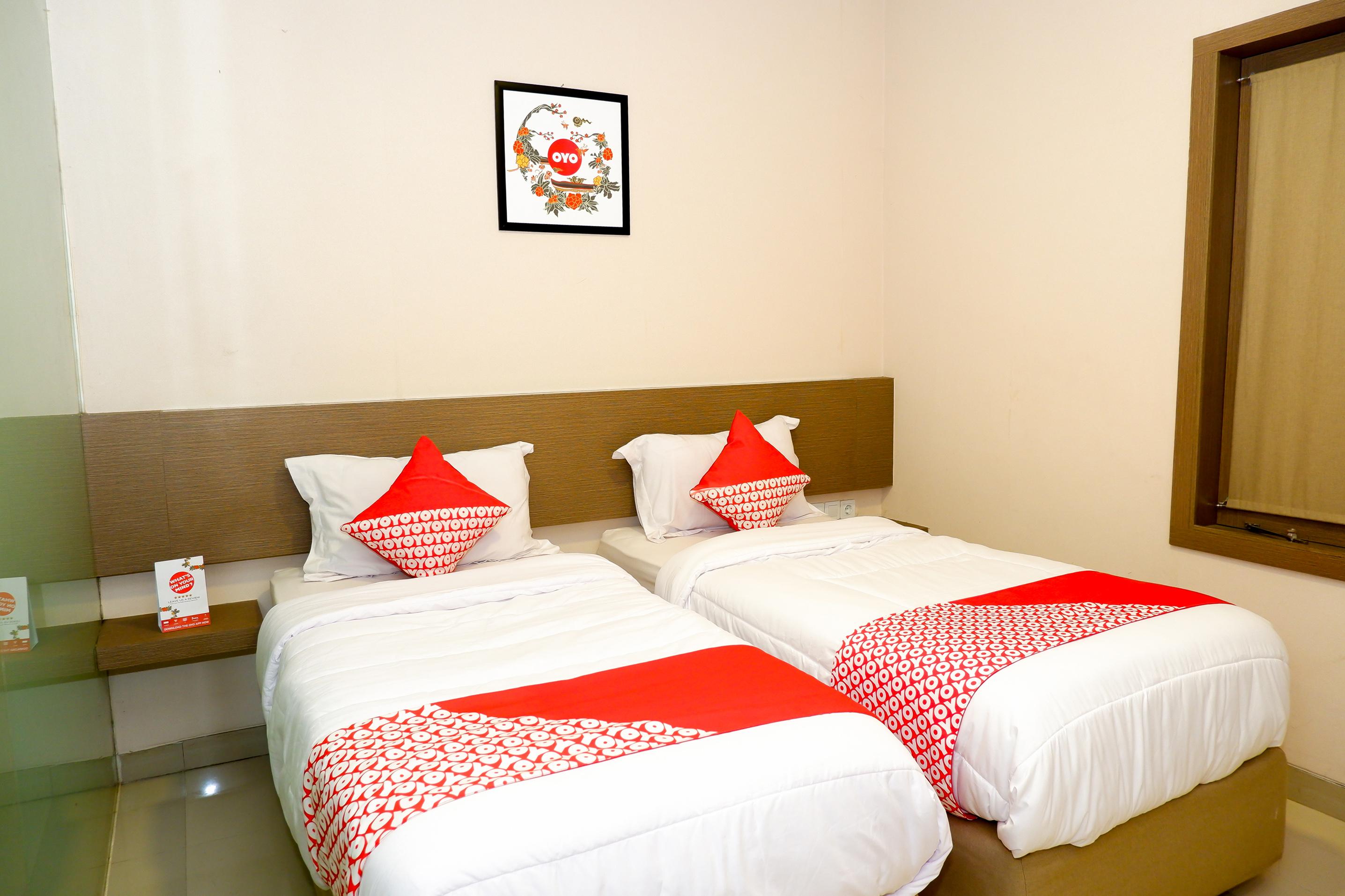 Oyo 379 Grand Mundu Hotell Semarang Exteriör bild