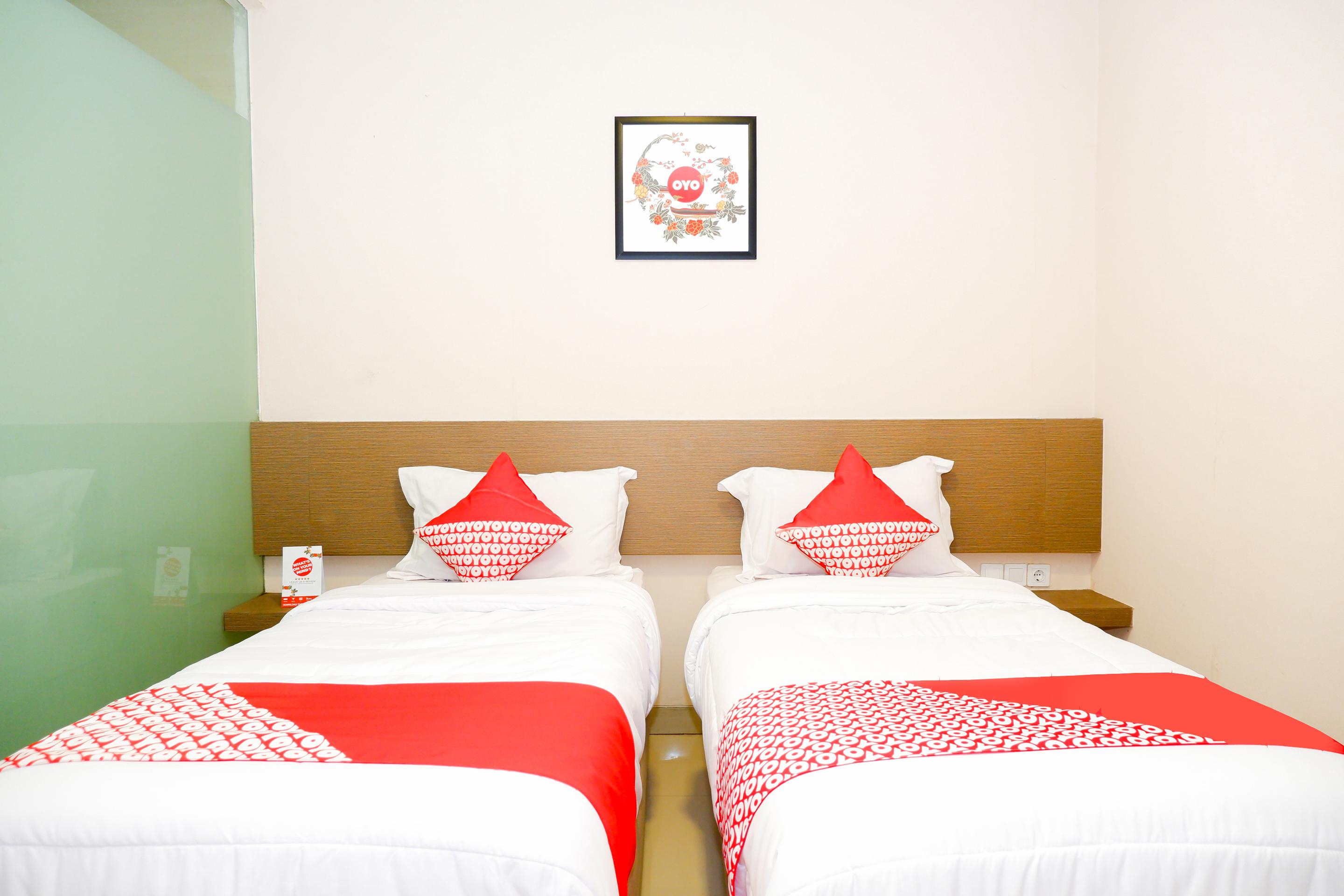 Oyo 379 Grand Mundu Hotell Semarang Exteriör bild