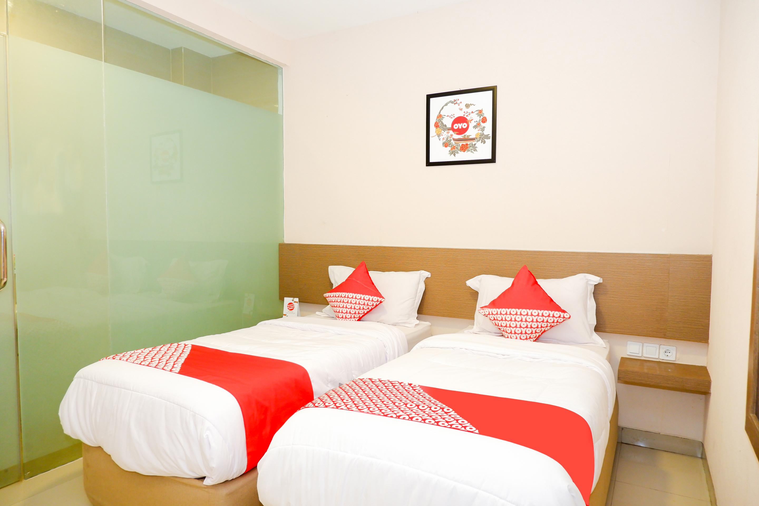 Oyo 379 Grand Mundu Hotell Semarang Exteriör bild