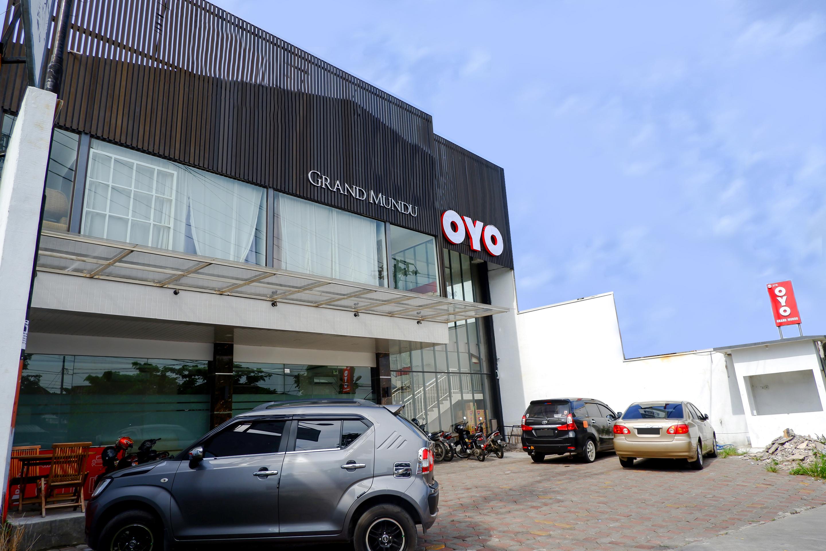 Oyo 379 Grand Mundu Hotell Semarang Exteriör bild