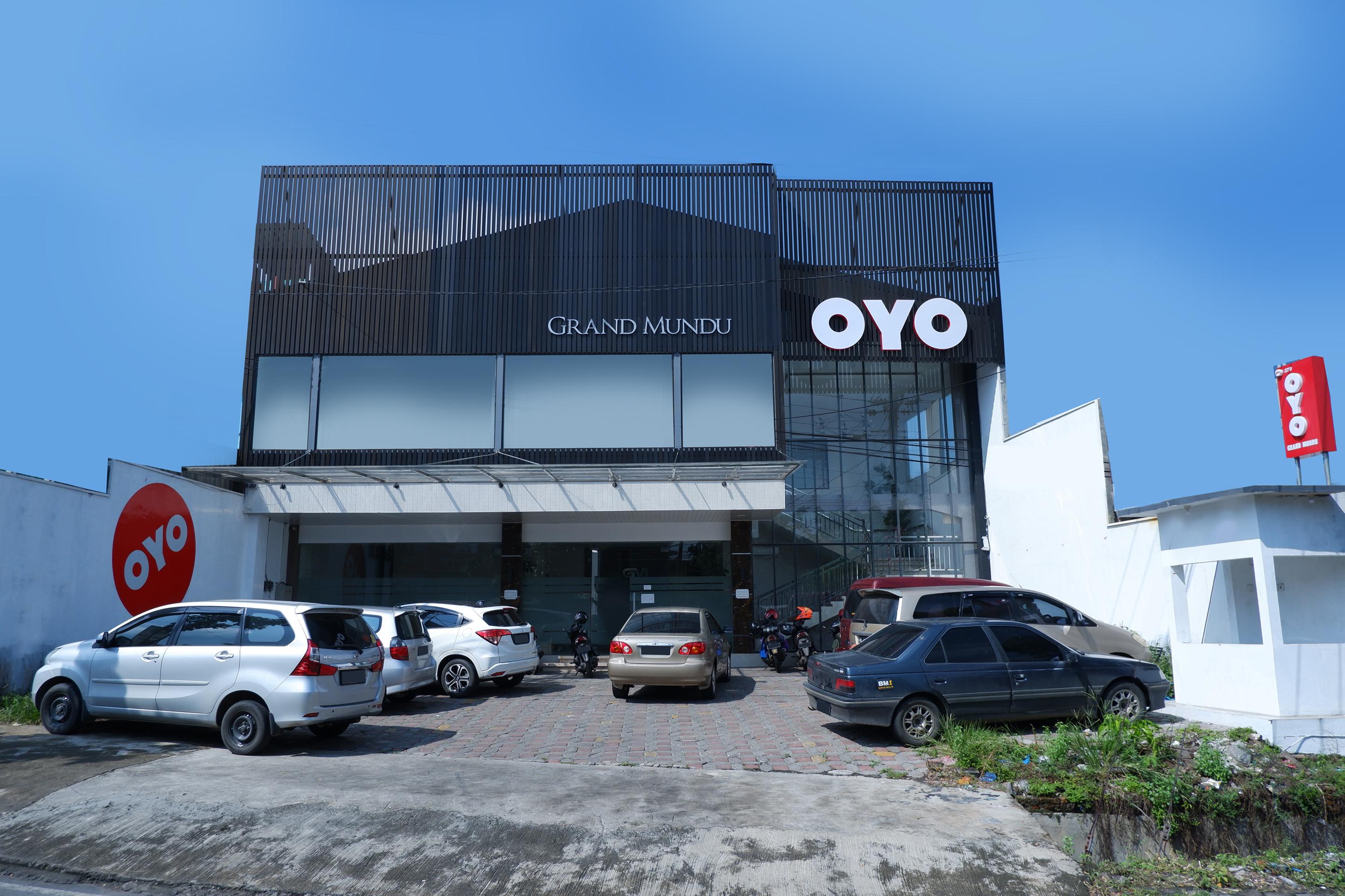 Oyo 379 Grand Mundu Hotell Semarang Exteriör bild