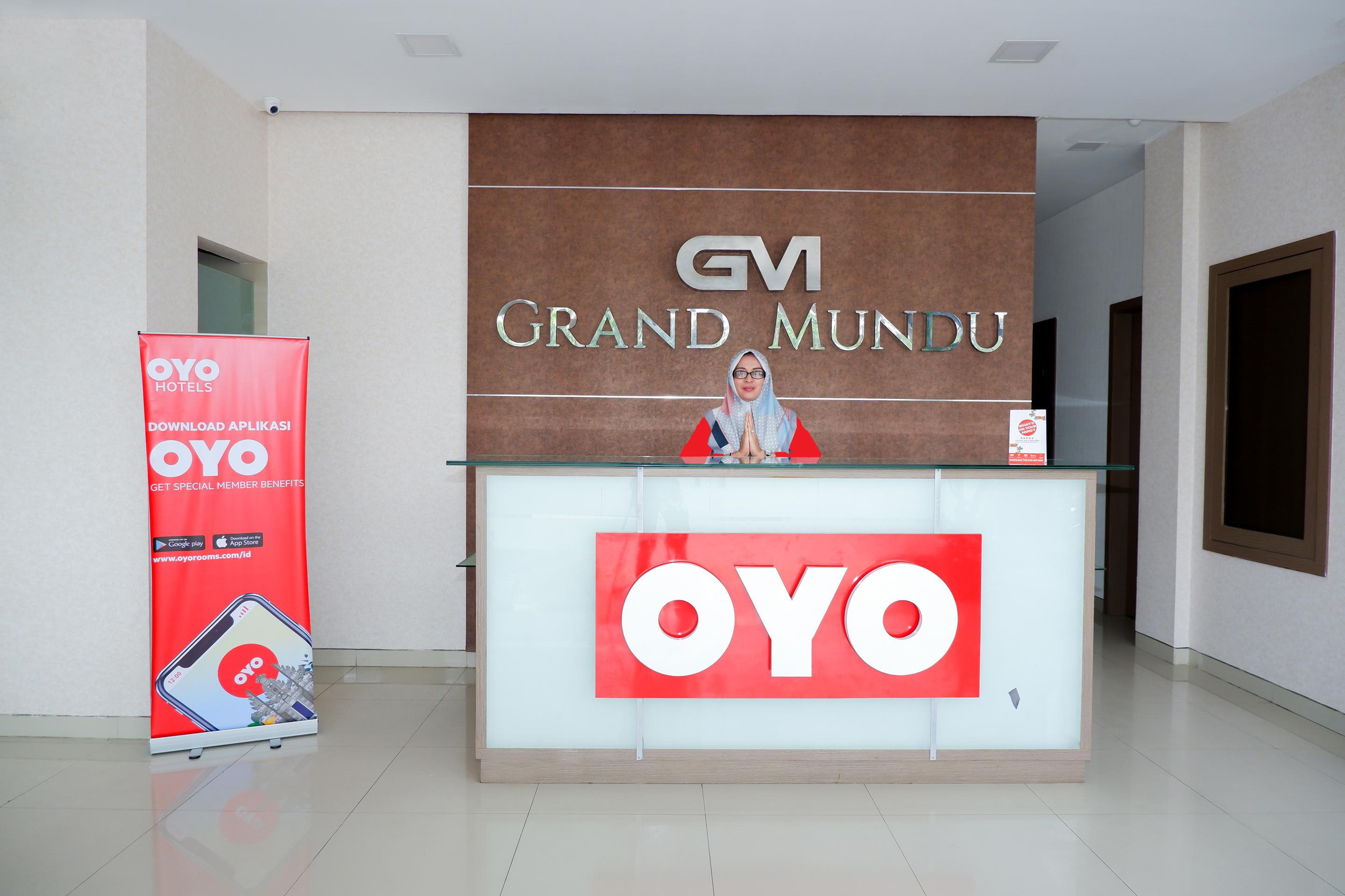 Oyo 379 Grand Mundu Hotell Semarang Exteriör bild