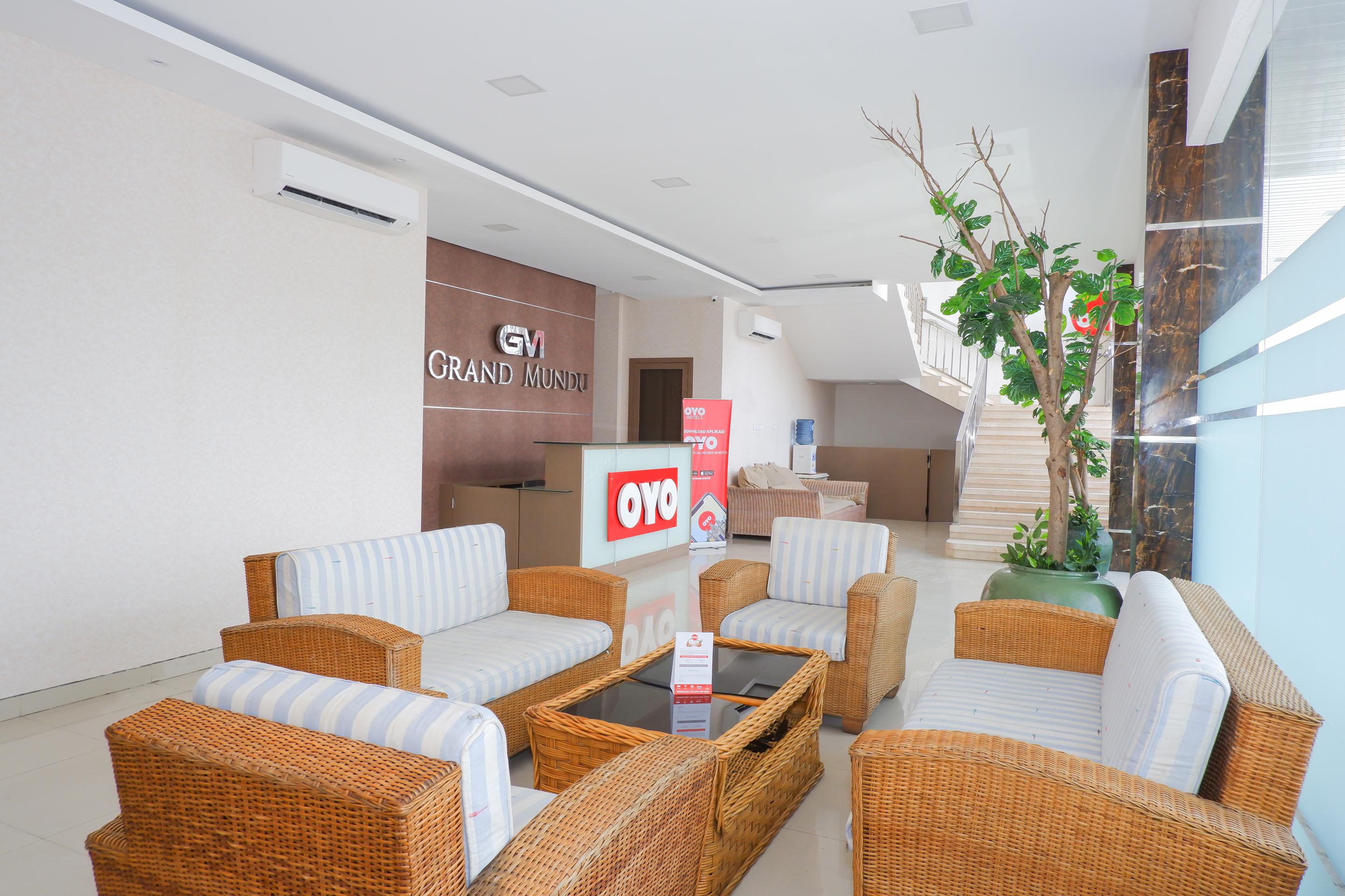 Oyo 379 Grand Mundu Hotell Semarang Exteriör bild