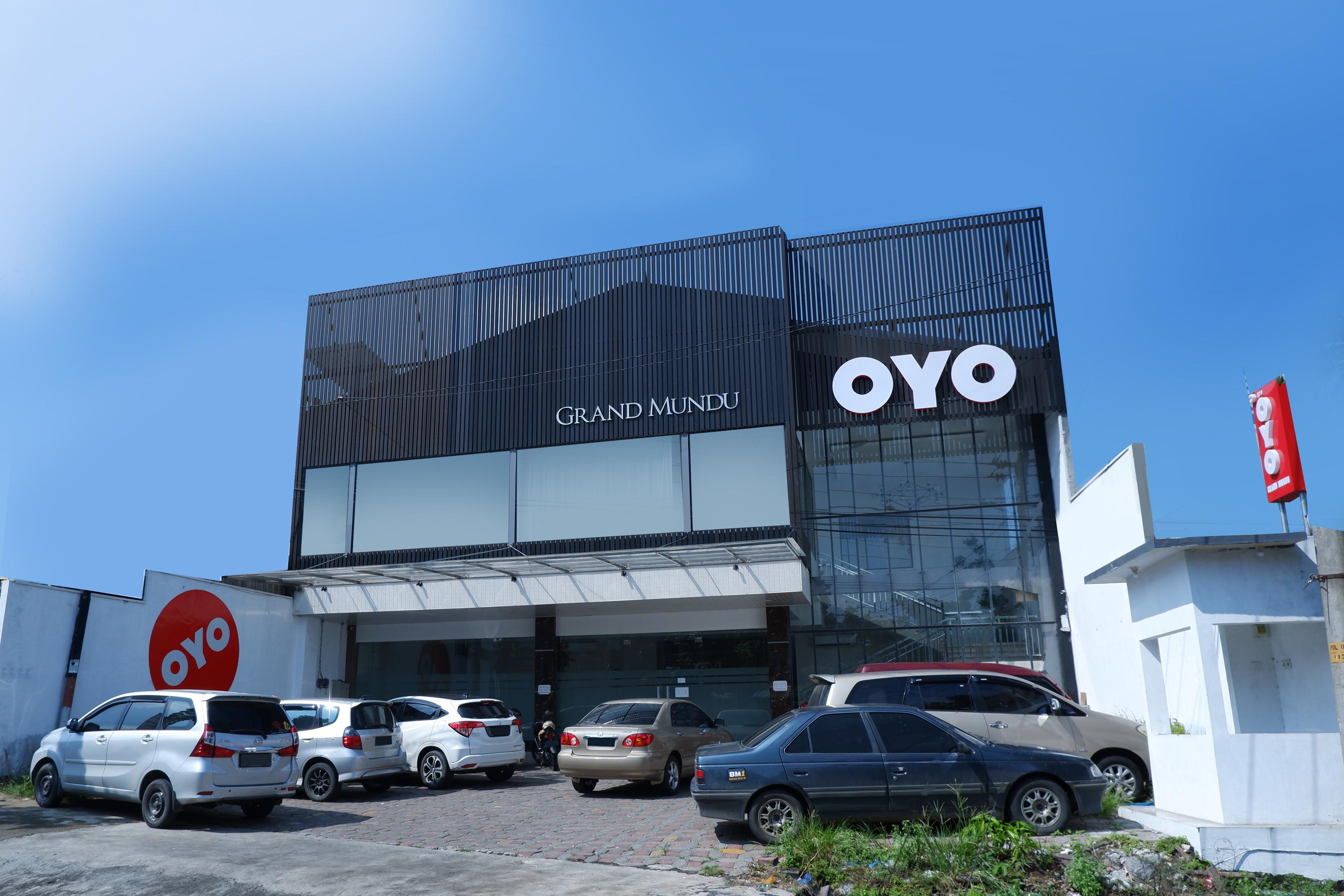 Oyo 379 Grand Mundu Hotell Semarang Exteriör bild