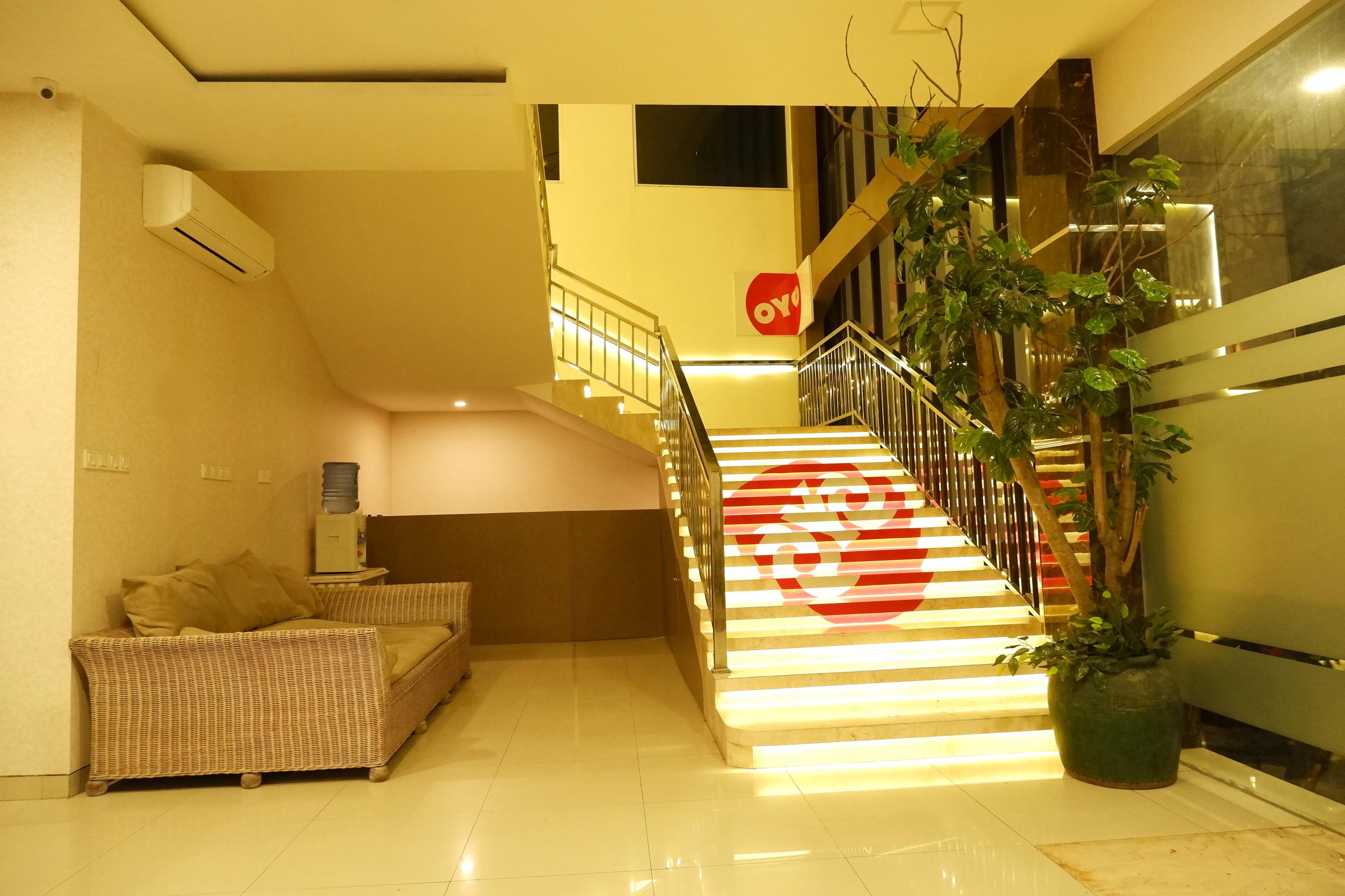 Oyo 379 Grand Mundu Hotell Semarang Exteriör bild